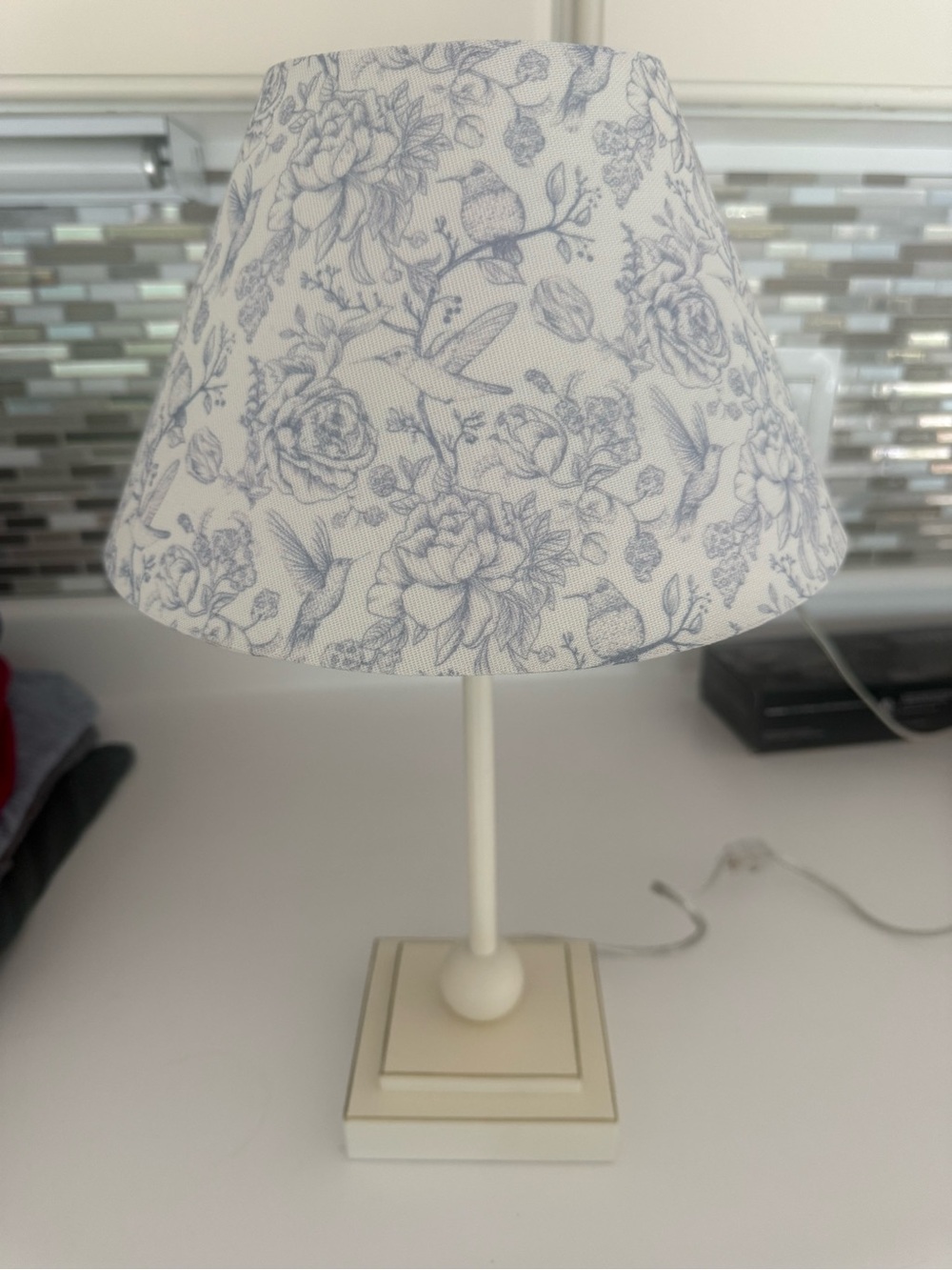 Classic Floral Pattern Table Lamp - White and Blue